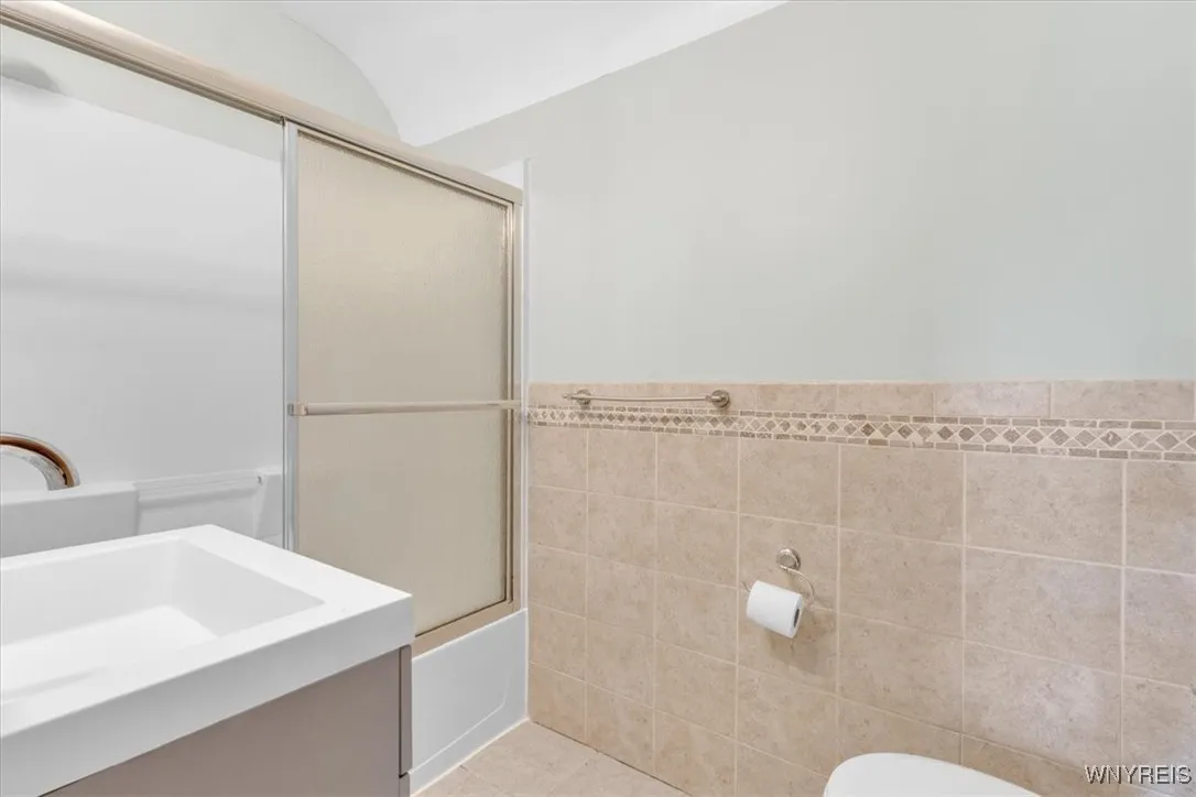4420 Barton Road, Clarence, New York 14031, Clarence, New York 14031, 3 Bedrooms Bedrooms, 7 Rooms Rooms,2 BathroomsBathrooms,Residential,For Sale,4420 Barton Road, Clarence, New York 14031,0,B1621632
