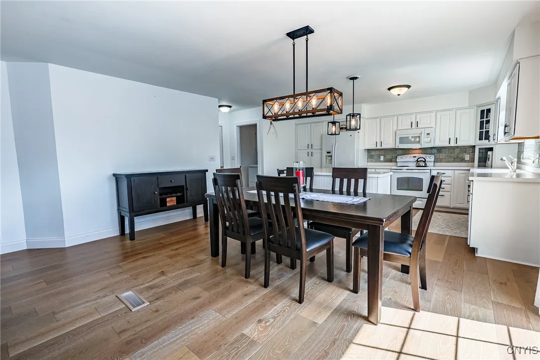 3 Crown Lane, Whitestown, New York 13492, Whitestown, New York 13492, 3 Bedrooms Bedrooms, 5 Rooms Rooms,2 BathroomsBathrooms,Residential,Closed,3 Crown Lane, Whitestown, New York 13492,0,S1635728