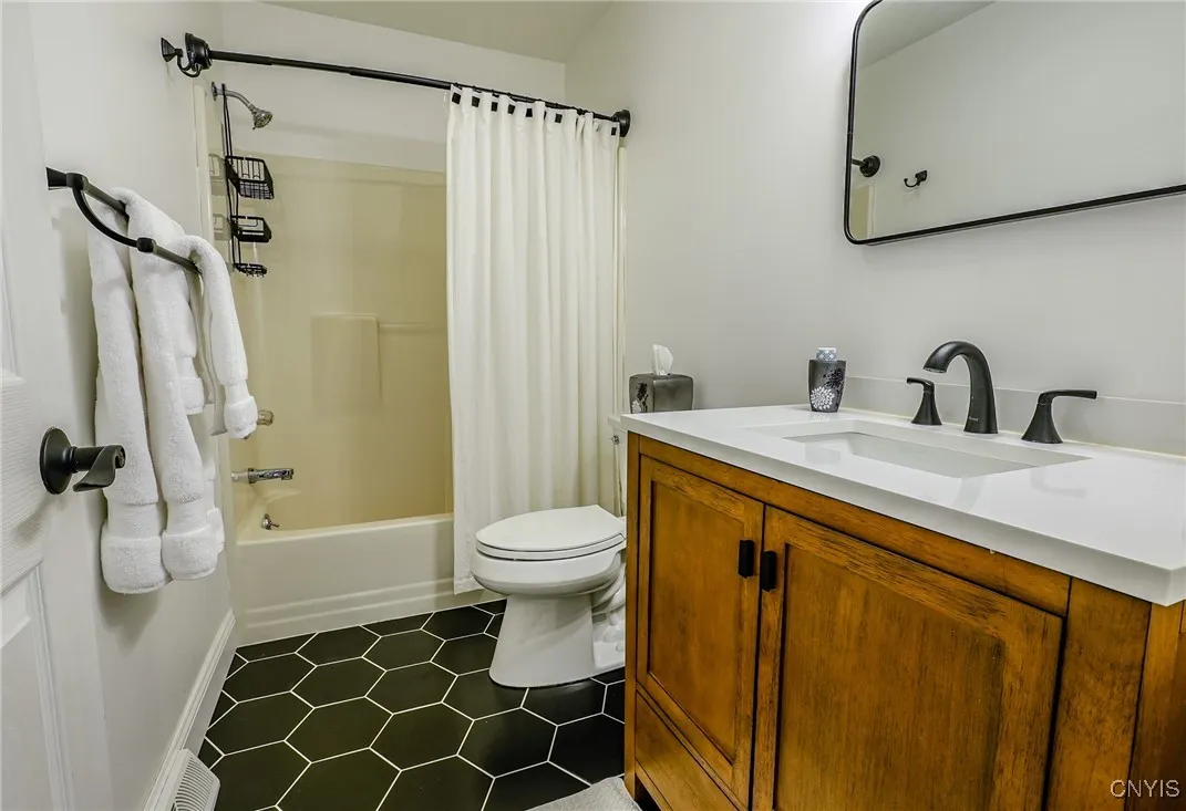3 Crown Lane, Whitestown, New York 13492, Whitestown, New York 13492, 3 Bedrooms Bedrooms, 5 Rooms Rooms,2 BathroomsBathrooms,Residential,Closed,3 Crown Lane, Whitestown, New York 13492,0,S1635728