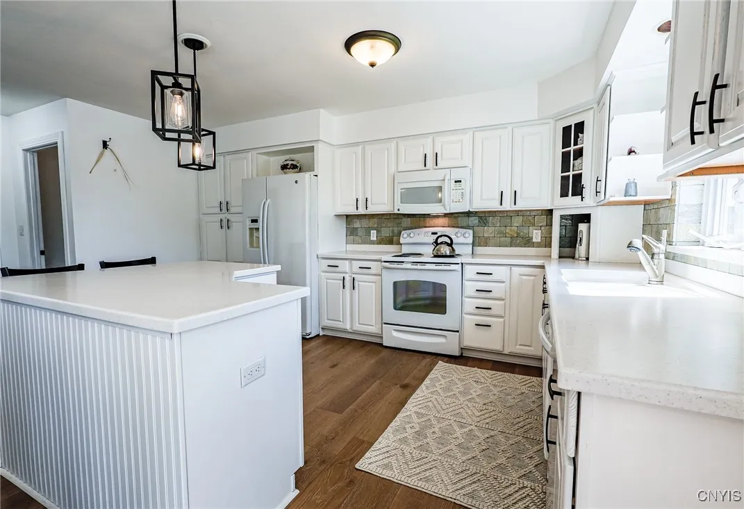 3 Crown Lane, Whitestown, New York 13492, Whitestown, New York 13492, 3 Bedrooms Bedrooms, 5 Rooms Rooms,2 BathroomsBathrooms,Residential,Closed,3 Crown Lane, Whitestown, New York 13492,0,S1635728