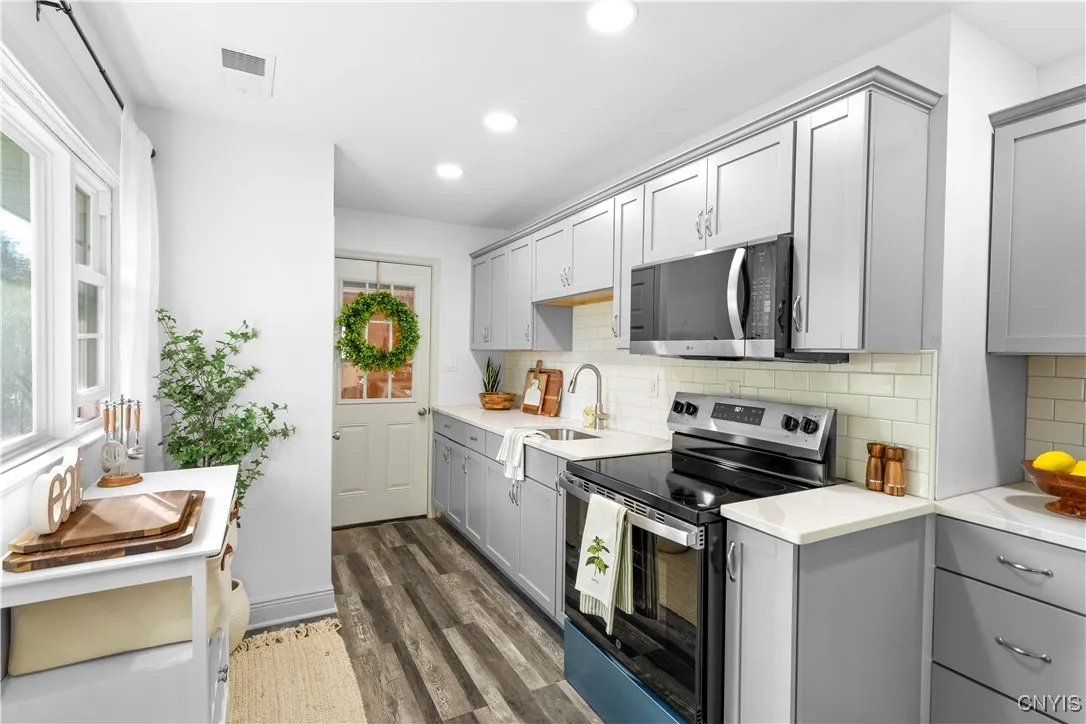 405 Van Roen Road, Utica, New York 13502, Utica, New York 13502, 2 Bedrooms Bedrooms, 5 Rooms Rooms,2 BathroomsBathrooms,Residential,Closed,405 Van Roen Road, Utica, New York 13502,0,S1635638