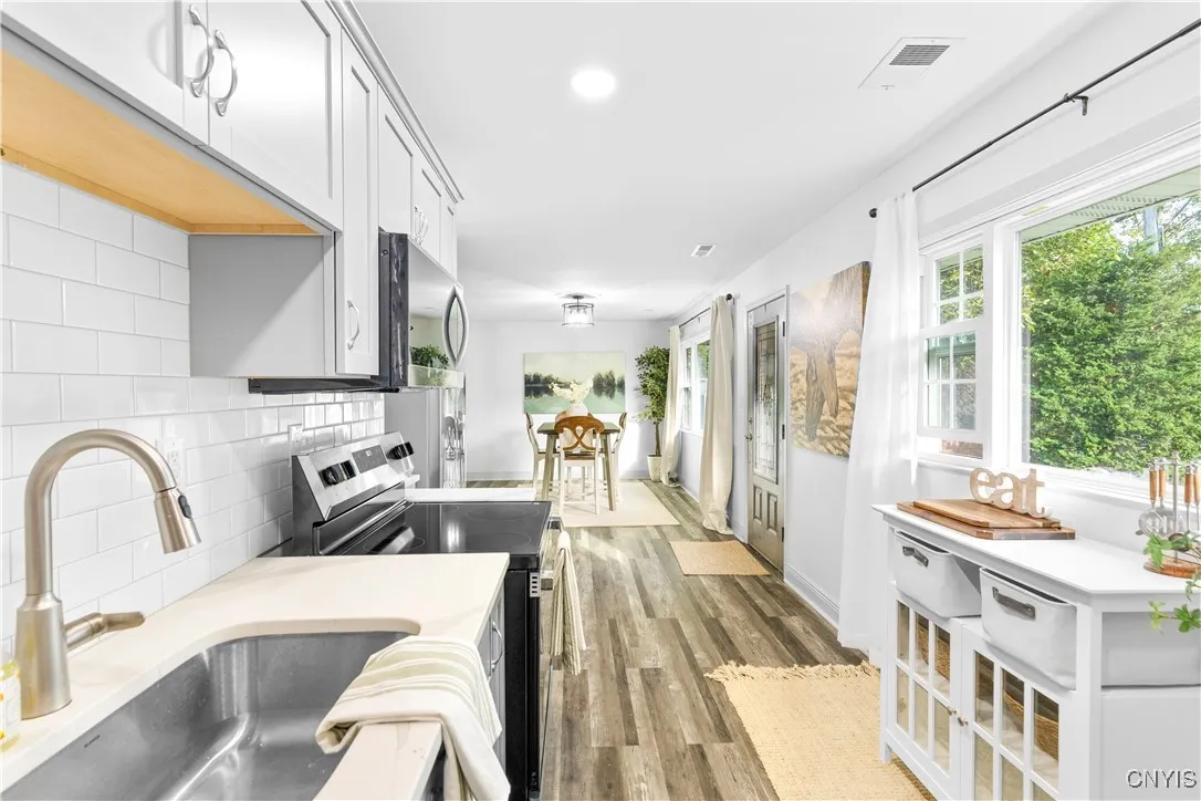 405 Van Roen Road, Utica, New York 13502, Utica, New York 13502, 2 Bedrooms Bedrooms, 5 Rooms Rooms,2 BathroomsBathrooms,Residential,Closed,405 Van Roen Road, Utica, New York 13502,0,S1635638