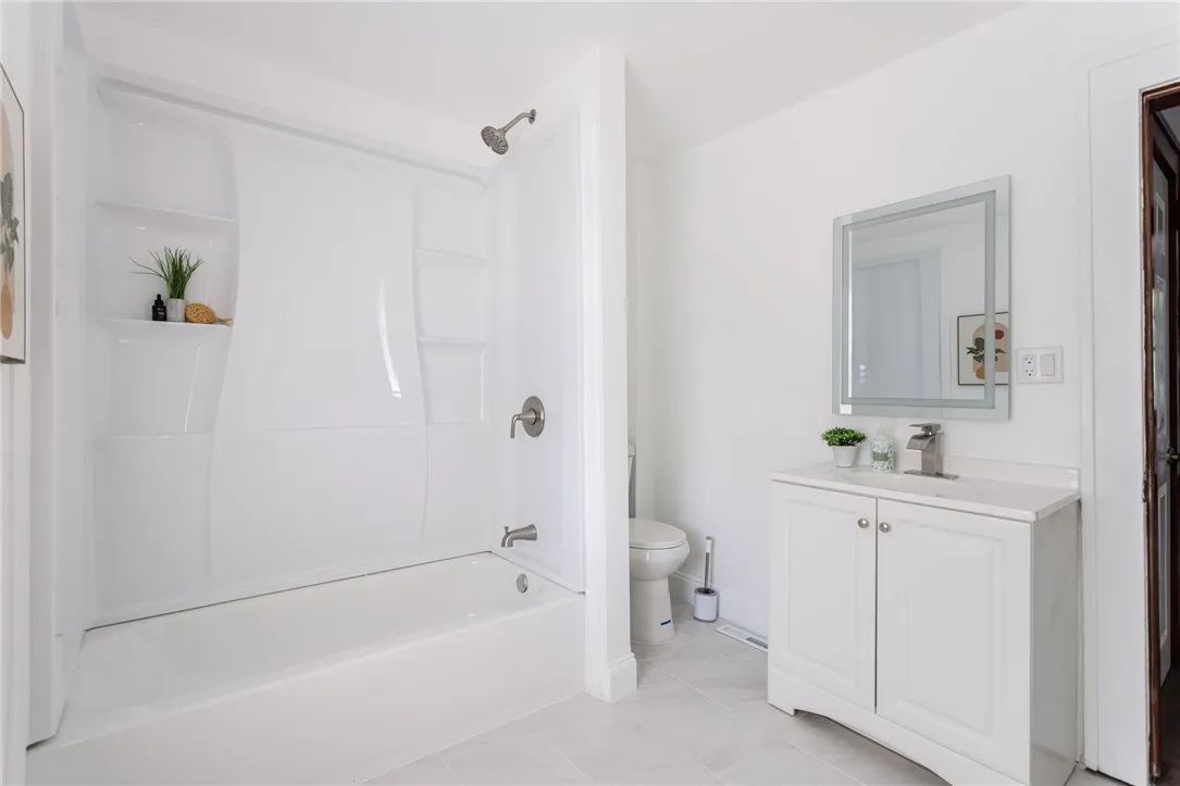 62 Curtis Street, Rochester, New York 14606, Rochester, New York 14606, 3 Bedrooms Bedrooms, 8 Rooms Rooms,1 BathroomBathrooms,Residential,For Sale,62 Curtis Street, Rochester, New York 14606,0,R1635422
