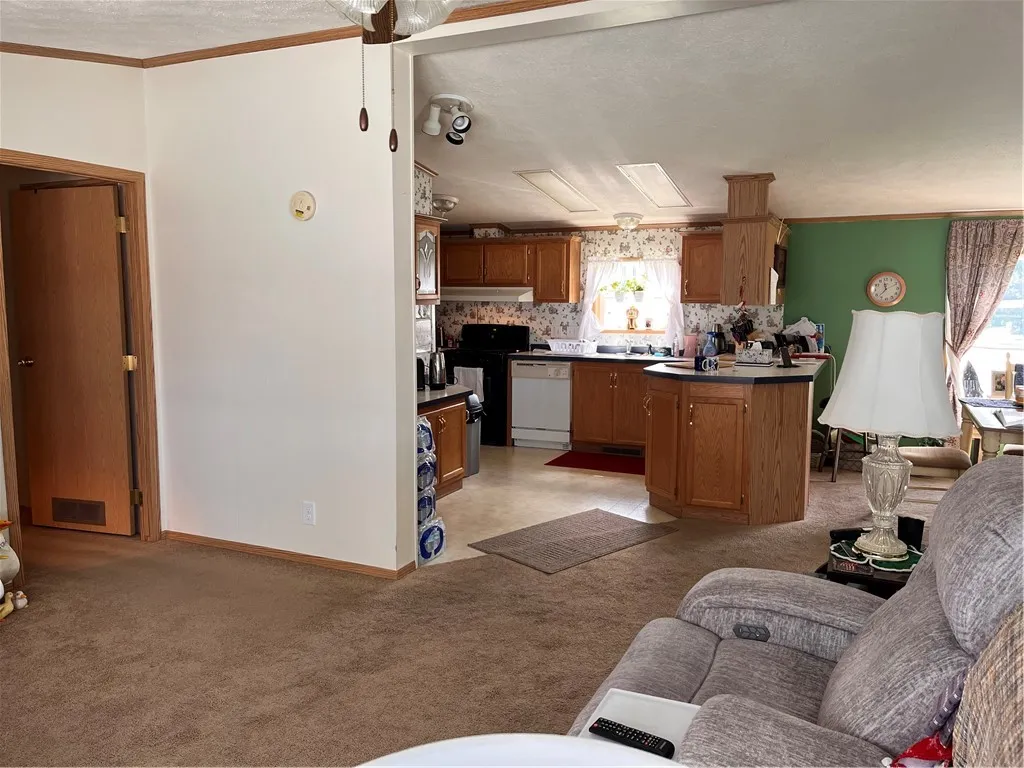 21 Picture Book Park, West Bloomfield, New York 14, West Bloomfield, New York 14585, 3 Bedrooms Bedrooms, 7 Rooms Rooms,2 BathroomsBathrooms,Residential,For Sale,21 Picture Book Park, West Bloomfield, New York 14,0,R1634770