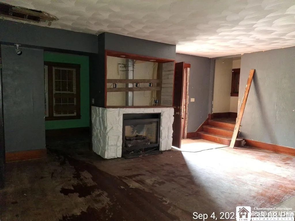Spacious living room