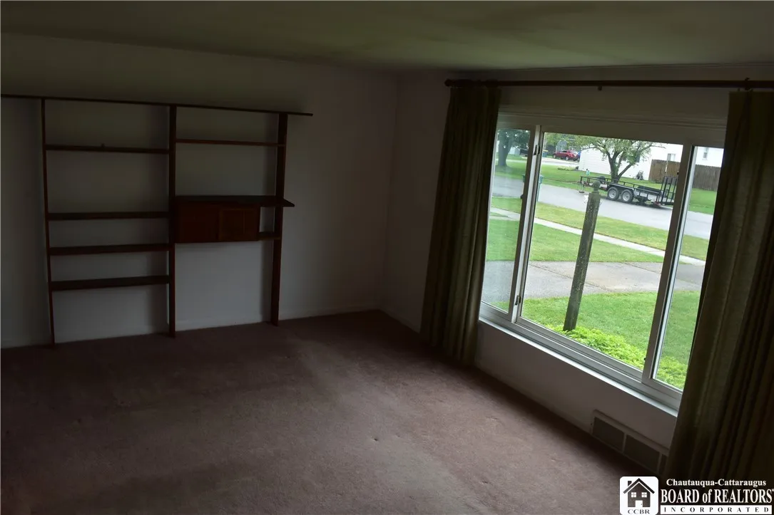 4959 Chapman Parkway, Hamburg, New York 14075, Hamburg, New York 14075, 3 Bedrooms Bedrooms, 6 Rooms Rooms,1 BathroomBathrooms,Residential,For Sale,4959 Chapman Parkway, Hamburg, New York 14075,0,R1626821