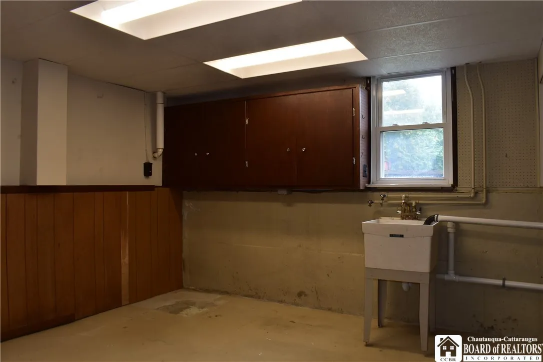 4959 Chapman Parkway, Hamburg, New York 14075, Hamburg, New York 14075, 3 Bedrooms Bedrooms, 6 Rooms Rooms,1 BathroomBathrooms,Residential,For Sale,4959 Chapman Parkway, Hamburg, New York 14075,0,R1626821