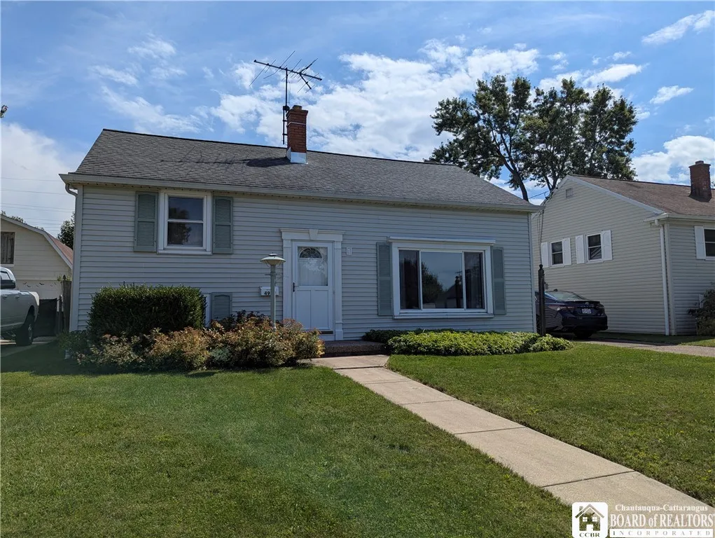 4959 Chapman Parkway, Hamburg, New York 14075, Hamburg, New York 14075, 3 Bedrooms Bedrooms, 6 Rooms Rooms,1 BathroomBathrooms,Residential,For Sale,4959 Chapman Parkway, Hamburg, New York 14075,0,R1626821