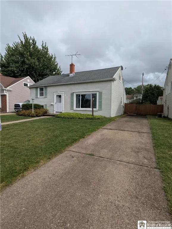 4959 Chapman Parkway, Hamburg, New York 14075, Hamburg, New York 14075, 3 Bedrooms Bedrooms, 6 Rooms Rooms,1 BathroomBathrooms,Residential,For Sale,4959 Chapman Parkway, Hamburg, New York 14075,0,R1626821