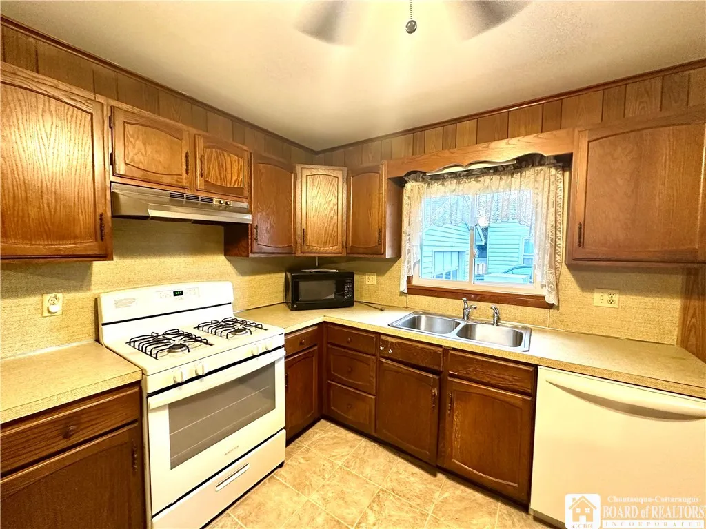 2005 West State Street, Olean, New York 14760, Olean, New York 14760, 3 Bedrooms Bedrooms, 8 Rooms Rooms,1 BathroomBathrooms,Residential,For Sale,2005 West State Street, Olean, New York 14760,0,R1635048