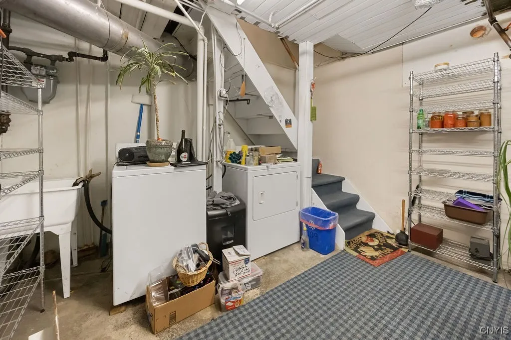LAUNDRY ROOM BOTTOM OF STAIRS*** WASHER AND DRYER CONVEY