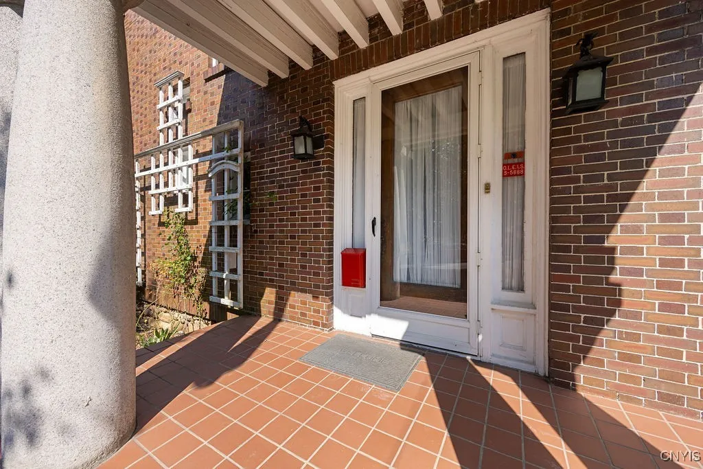 TILED PORCH AGAIN REMARKABLE  CONDITION**