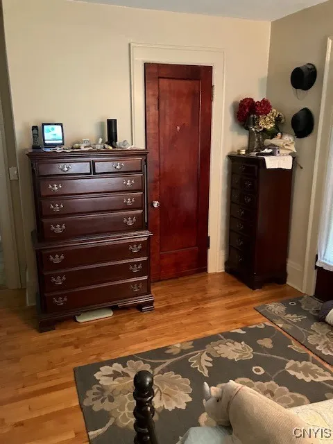 PRIMARY BDRM 3 BEAUTIFUL ROOM 2 CLOSETS  ONE WALK IN