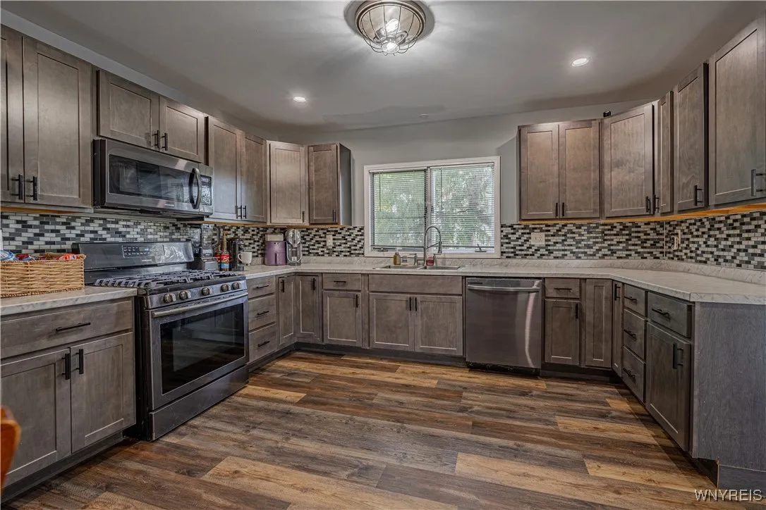 601 Lake Street, Wilson, New York 14172, Wilson, New York 14172, 4 Bedrooms Bedrooms, 8 Rooms Rooms,2 BathroomsBathrooms,Residential,Closed,601 Lake Street, Wilson, New York 14172,0,B1635775