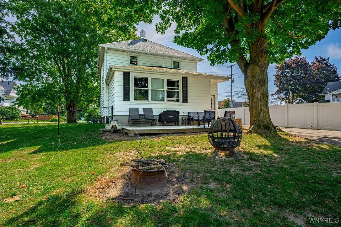 601 Lake Street, Wilson, New York 14172, Wilson, New York 14172, 4 Bedrooms Bedrooms, 8 Rooms Rooms,2 BathroomsBathrooms,Residential,Closed,601 Lake Street, Wilson, New York 14172,0,B1635775