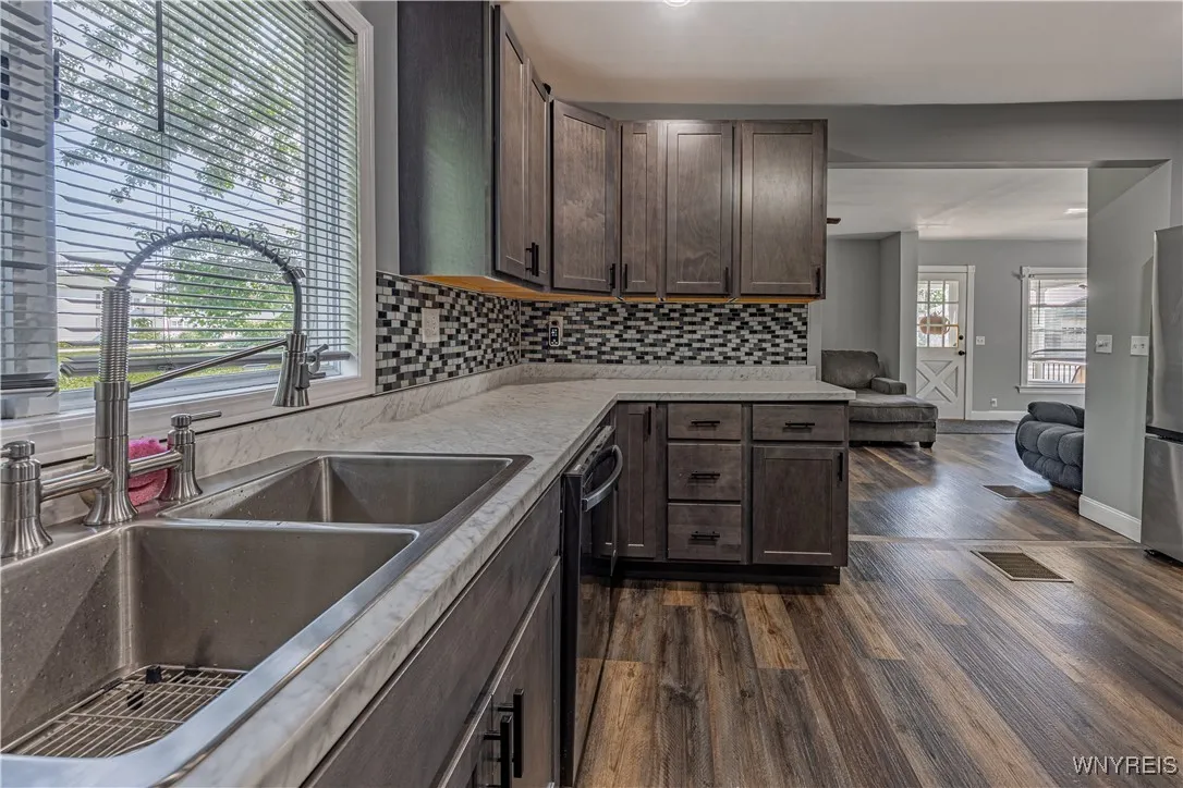 601 Lake Street, Wilson, New York 14172, Wilson, New York 14172, 4 Bedrooms Bedrooms, 8 Rooms Rooms,2 BathroomsBathrooms,Residential,Closed,601 Lake Street, Wilson, New York 14172,0,B1635775