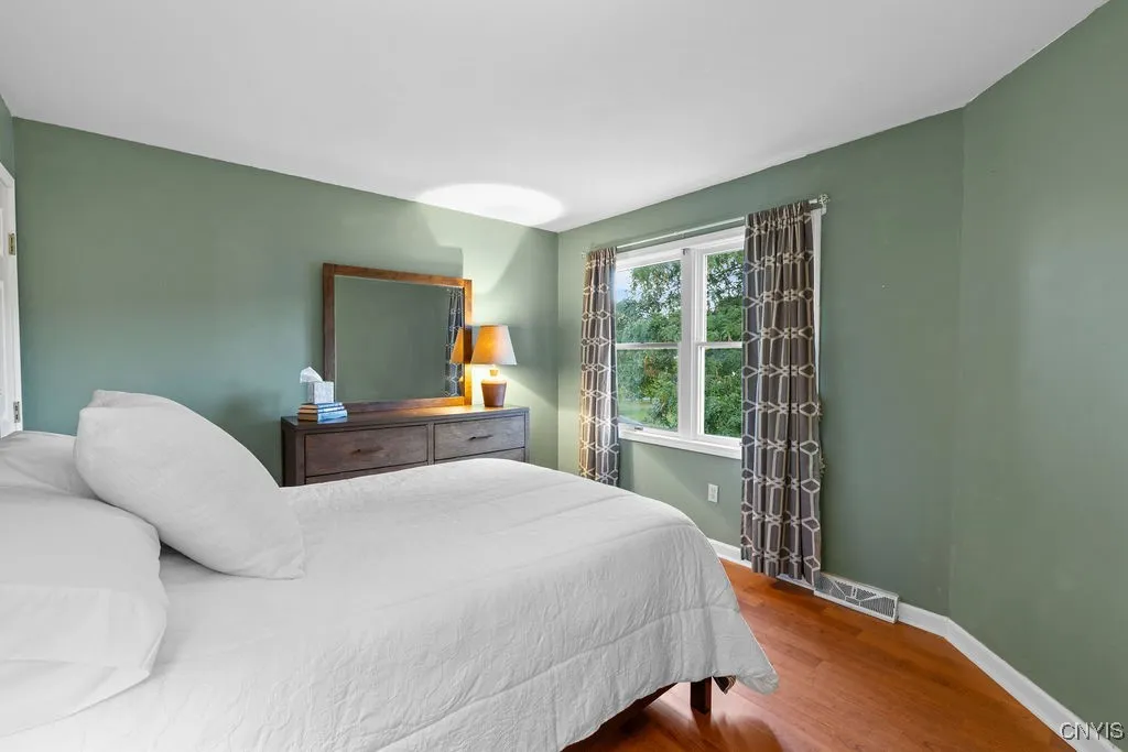 One of the 4 bedrooms with laminet flooring