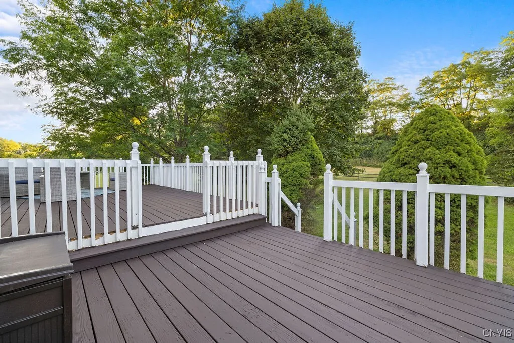 7906 East Ridge Pointe Drive, Manlius, New York 13, Manlius, New York 13066, 4 Bedrooms Bedrooms, 11 Rooms Rooms,2 BathroomsBathrooms,Residential,Closed,7906 East Ridge Pointe Drive, Manlius, New York 13,0,S1635469