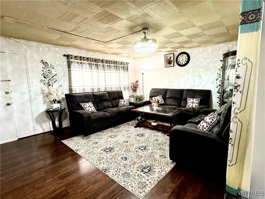 1960 Genesee Street, Buffalo, New York 14211, Buffalo, New York 14211, 5 Bedrooms Bedrooms, ,3 BathroomsBathrooms,Residential,For Sale,1960 Genesee Street, Buffalo, New York 14211,0,B1635769
