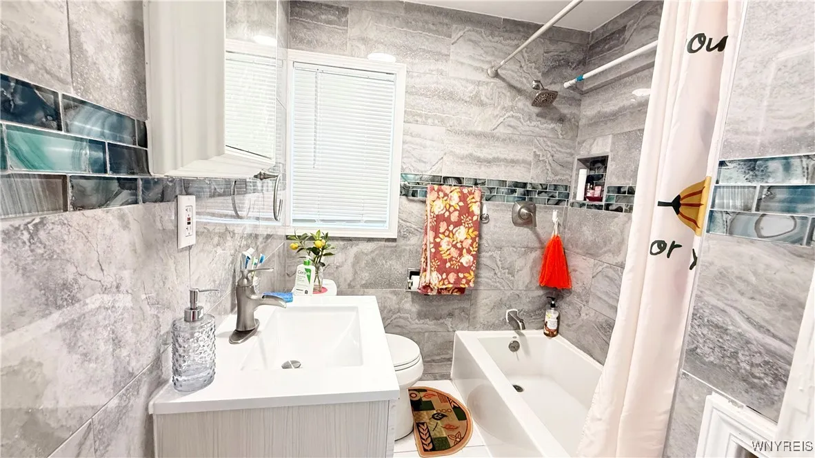 1960 Genesee Street, Buffalo, New York 14211, Buffalo, New York 14211, 5 Bedrooms Bedrooms, ,3 BathroomsBathrooms,Residential,For Sale,1960 Genesee Street, Buffalo, New York 14211,0,B1635769