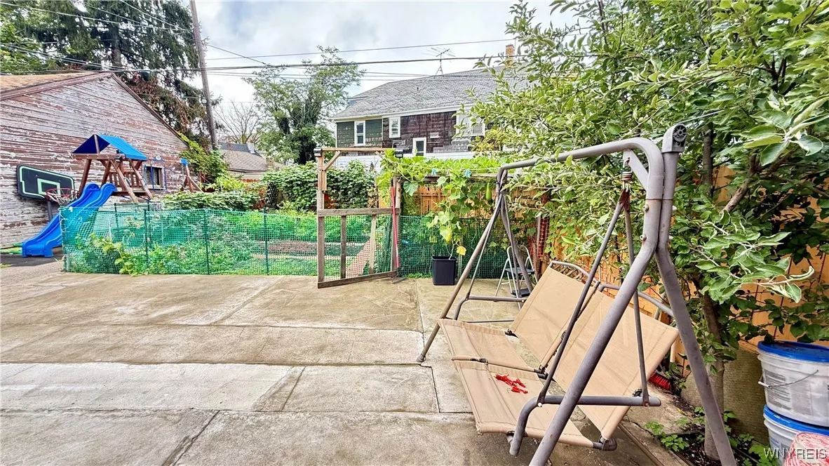 1960 Genesee Street, Buffalo, New York 14211, Buffalo, New York 14211, 5 Bedrooms Bedrooms, ,3 BathroomsBathrooms,Residential,For Sale,1960 Genesee Street, Buffalo, New York 14211,0,B1635769
