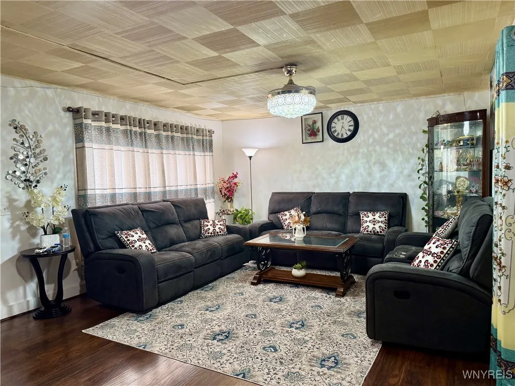 1960 Genesee Street, Buffalo, New York 14211, Buffalo, New York 14211, 5 Bedrooms Bedrooms, ,3 BathroomsBathrooms,Residential,For Sale,1960 Genesee Street, Buffalo, New York 14211,0,B1635769
