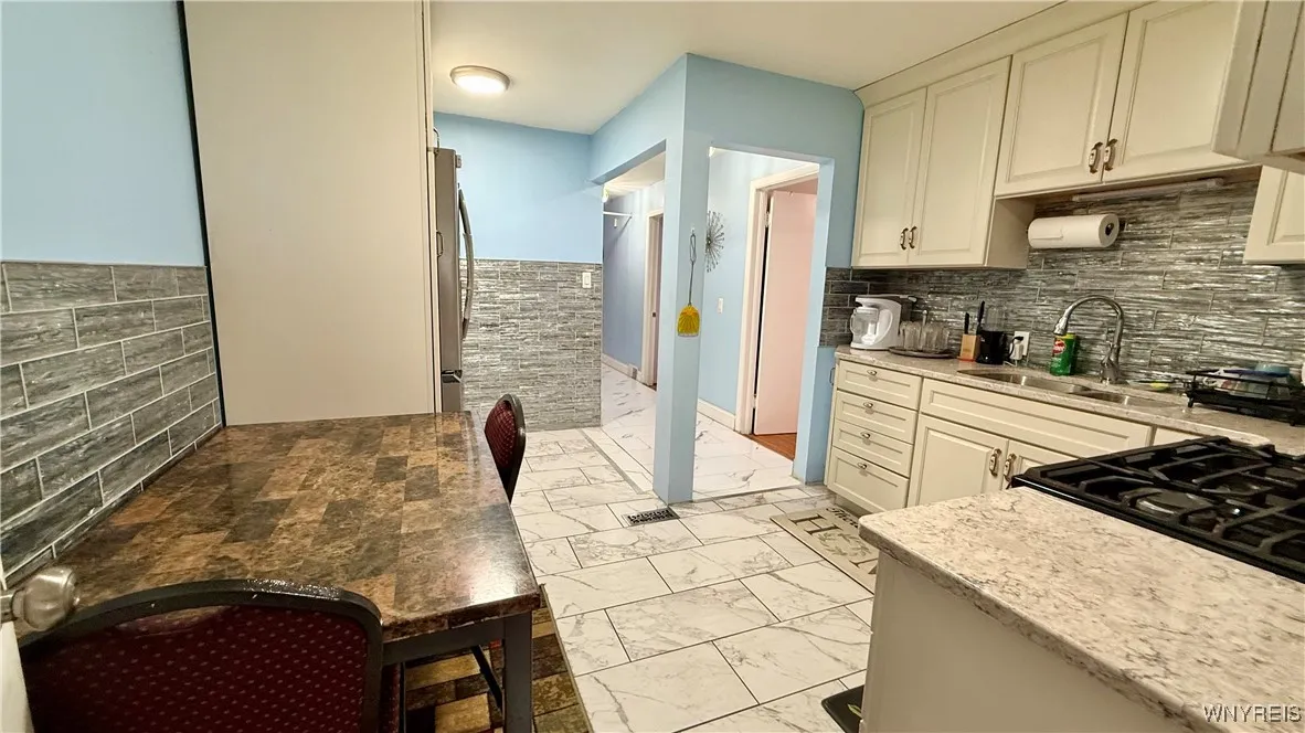 1960 Genesee Street, Buffalo, New York 14211, Buffalo, New York 14211, 5 Bedrooms Bedrooms, ,3 BathroomsBathrooms,Residential,For Sale,1960 Genesee Street, Buffalo, New York 14211,0,B1635769