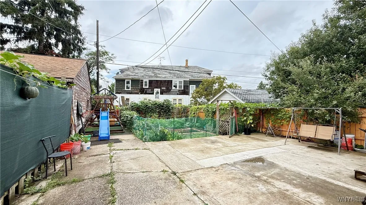 1960 Genesee Street, Buffalo, New York 14211, Buffalo, New York 14211, 5 Bedrooms Bedrooms, ,3 BathroomsBathrooms,Residential,For Sale,1960 Genesee Street, Buffalo, New York 14211,0,B1635769