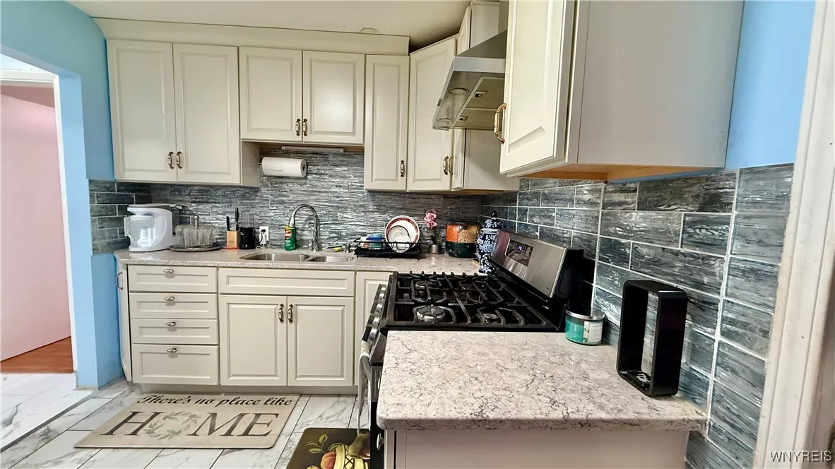 1960 Genesee Street, Buffalo, New York 14211, Buffalo, New York 14211, 5 Bedrooms Bedrooms, ,3 BathroomsBathrooms,Residential,For Sale,1960 Genesee Street, Buffalo, New York 14211,0,B1635769