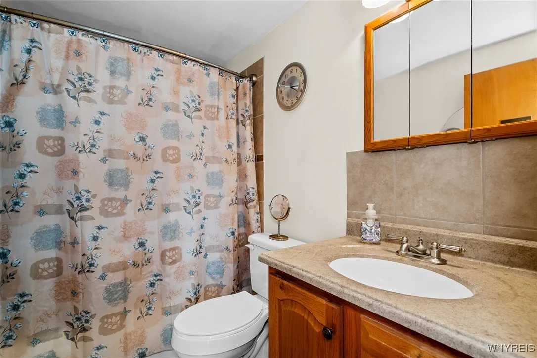 72 Robin Lane, West Seneca, New York 14224, West Seneca, New York 14224, 3 Bedrooms Bedrooms, 6 Rooms Rooms,1 BathroomBathrooms,Residential,Closed,72 Robin Lane, West Seneca, New York 14224,0,B1634960