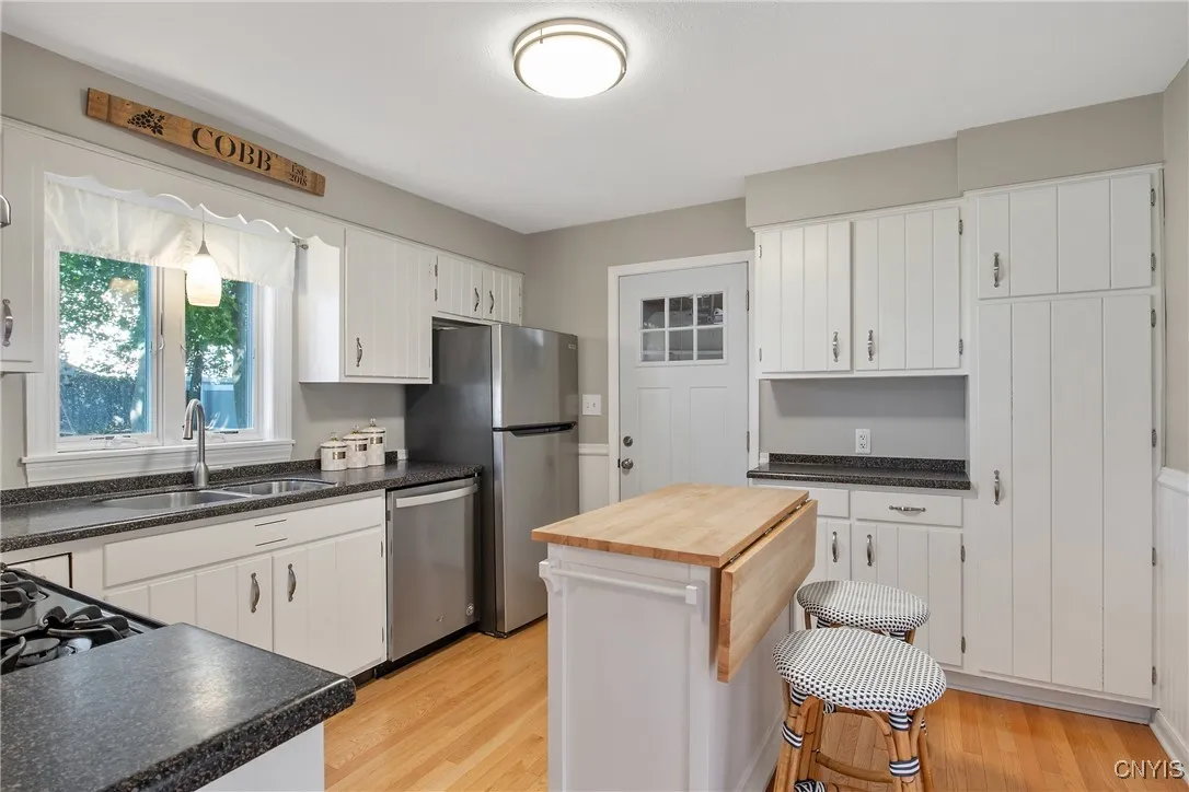 222 Ambergate Road, Dewitt, New York 13214, De Witt, New York 13214, 3 Bedrooms Bedrooms, 9 Rooms Rooms,2 BathroomsBathrooms,Residential,Closed,222 Ambergate Road, Dewitt, New York 13214,0,S1631256