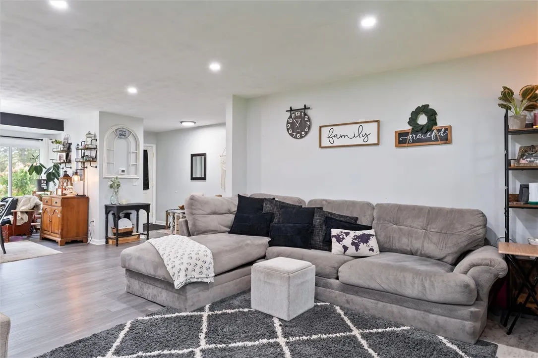 621 Manitou Road, Parma, New York 14468, Parma, New York 14468, 4 Bedrooms Bedrooms, 7 Rooms Rooms,2 BathroomsBathrooms,Residential,For Sale,621 Manitou Road, Parma, New York 14468,0,R1635819