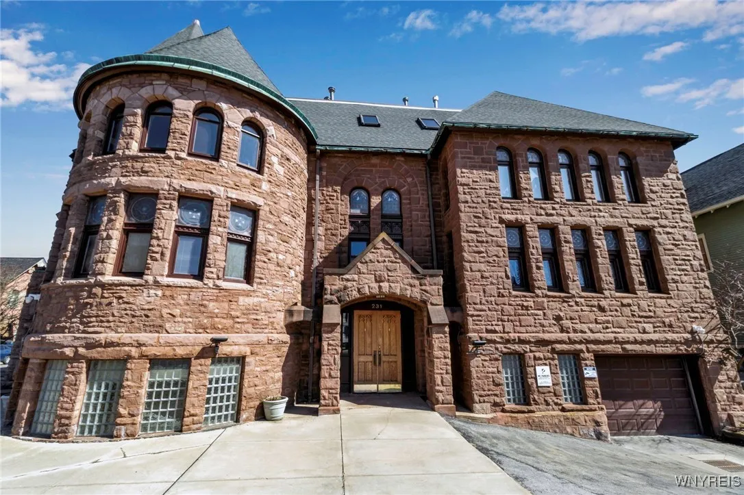 233 Richmond Avenue 3, Buffalo, New York 14222, Buffalo, New York 14222, 2 Bedrooms Bedrooms, 5 Rooms Rooms,1 BathroomBathrooms,Residential,For Sale,233 Richmond Avenue 3, Buffalo, New York 14222,0,B1635416