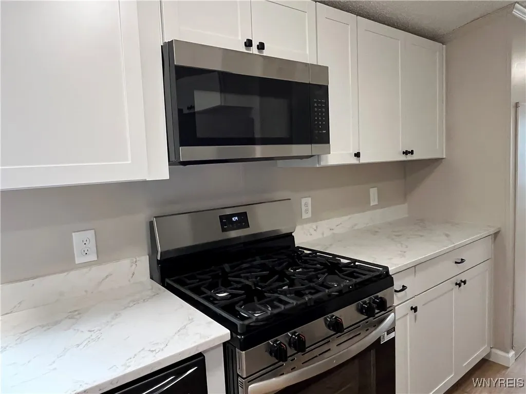 1070 Fernwood Drive, Lockport Town, New York 14094, Lockport Town, New York 14094, 3 Bedrooms Bedrooms, 6 Rooms Rooms,2 BathroomsBathrooms,Residential,For Sale,1070 Fernwood Drive, Lockport Town, New York 14094,0,B1635591