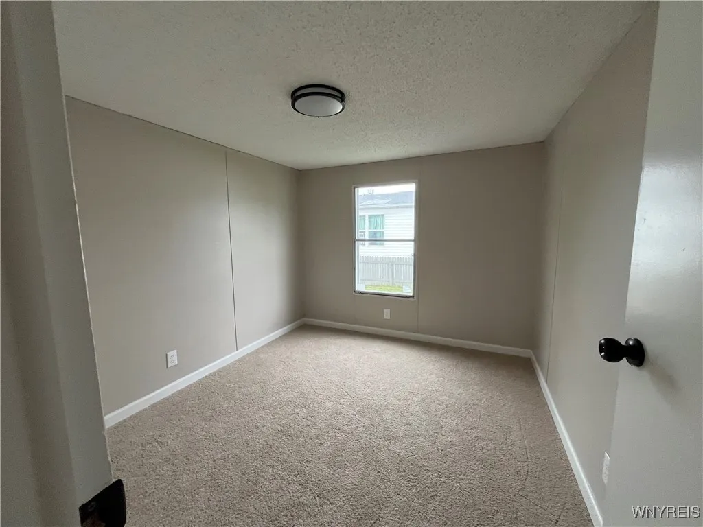 1070 Fernwood Drive, Lockport Town, New York 14094, Lockport Town, New York 14094, 3 Bedrooms Bedrooms, 6 Rooms Rooms,2 BathroomsBathrooms,Residential,For Sale,1070 Fernwood Drive, Lockport Town, New York 14094,0,B1635591