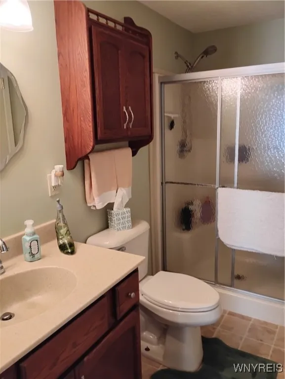 Main bath with walk in shower