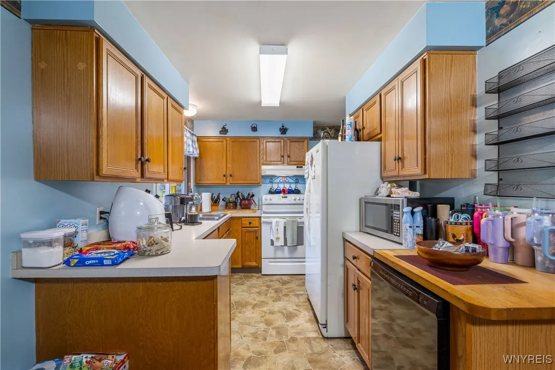 1021 97th Street, Niagara Falls, New York 14304, Niagara Falls, New York 14304, 3 Bedrooms Bedrooms, 6 Rooms Rooms,1 BathroomBathrooms,Residential,For Sale,1021 97th Street, Niagara Falls, New York 14304,0,B1633476