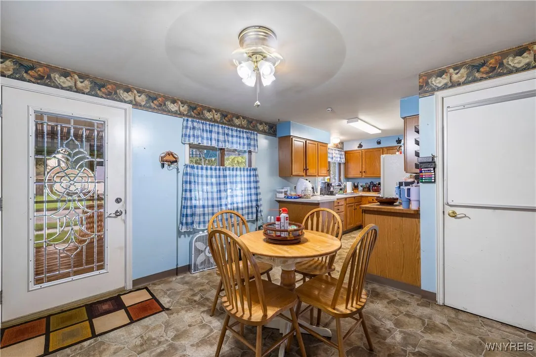 1021 97th Street, Niagara Falls, New York 14304, Niagara Falls, New York 14304, 3 Bedrooms Bedrooms, 6 Rooms Rooms,1 BathroomBathrooms,Residential,For Sale,1021 97th Street, Niagara Falls, New York 14304,0,B1633476