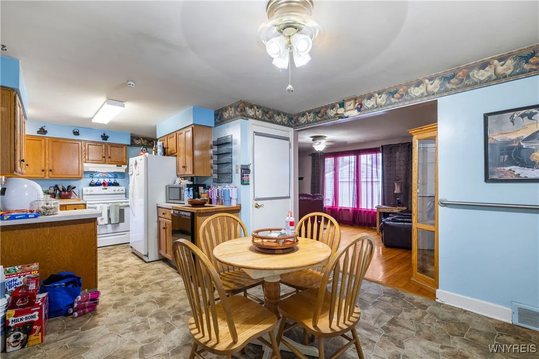 1021 97th Street, Niagara Falls, New York 14304, Niagara Falls, New York 14304, 3 Bedrooms Bedrooms, 6 Rooms Rooms,1 BathroomBathrooms,Residential,For Sale,1021 97th Street, Niagara Falls, New York 14304,0,B1633476