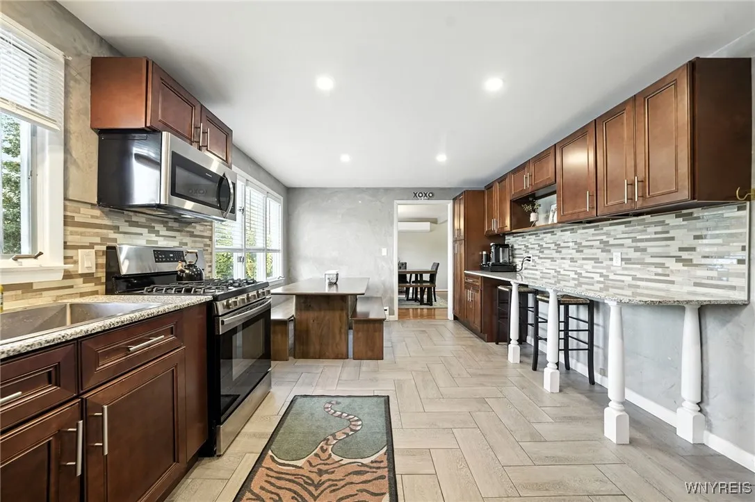 20 Berwin Drive, Amherst, New York 14226, Amherst, New York 14226, 4 Bedrooms Bedrooms, 9 Rooms Rooms,2 BathroomsBathrooms,Residential,For Sale,20 Berwin Drive, Amherst, New York 14226,0,B1635567