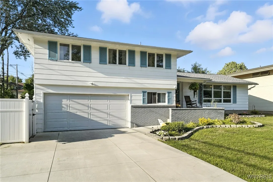 20 Berwin Drive, Amherst, New York 14226, Amherst, New York 14226, 4 Bedrooms Bedrooms, 9 Rooms Rooms,2 BathroomsBathrooms,Residential,For Sale,20 Berwin Drive, Amherst, New York 14226,0,B1635567