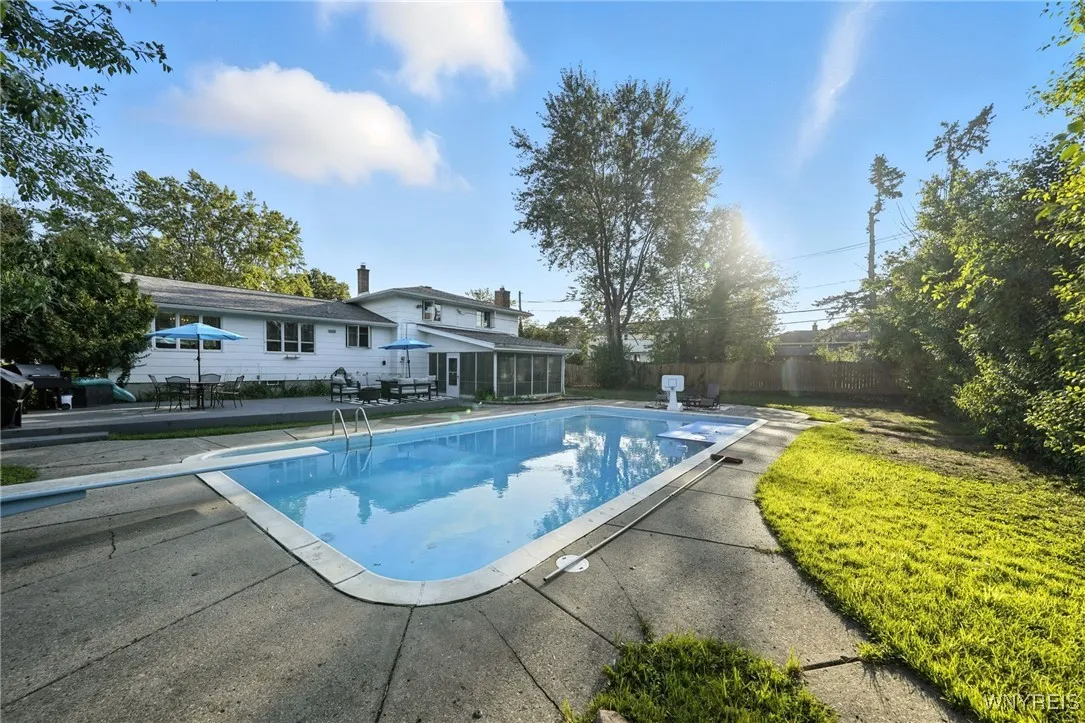 20 Berwin Drive, Amherst, New York 14226, Amherst, New York 14226, 4 Bedrooms Bedrooms, 9 Rooms Rooms,2 BathroomsBathrooms,Residential,For Sale,20 Berwin Drive, Amherst, New York 14226,0,B1635567