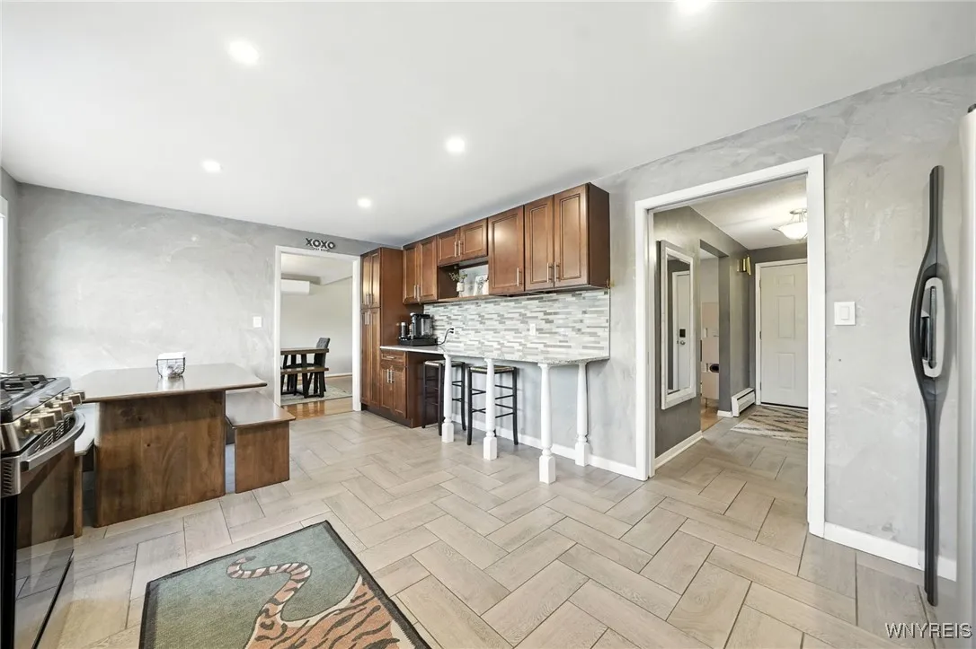 20 Berwin Drive, Amherst, New York 14226, Amherst, New York 14226, 4 Bedrooms Bedrooms, 9 Rooms Rooms,2 BathroomsBathrooms,Residential,For Sale,20 Berwin Drive, Amherst, New York 14226,0,B1635567