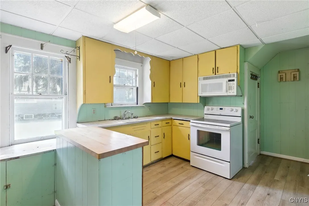 Kitchen\n