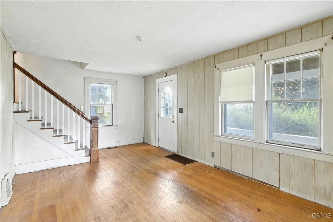 Foyer/Living Room