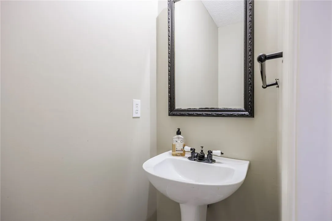 3366 Heather Brook Lane, Walworth, New York 14502, Walworth, New York 14502, 4 Bedrooms Bedrooms, 9 Rooms Rooms,1 BathroomBathrooms,Residential,Closed,3366 Heather Brook Lane, Walworth, New York 14502,0,R1631825