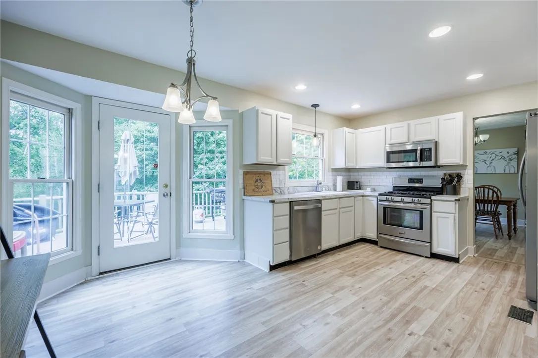 3366 Heather Brook Lane, Walworth, New York 14502, Walworth, New York 14502, 4 Bedrooms Bedrooms, 9 Rooms Rooms,1 BathroomBathrooms,Residential,Closed,3366 Heather Brook Lane, Walworth, New York 14502,0,R1631825