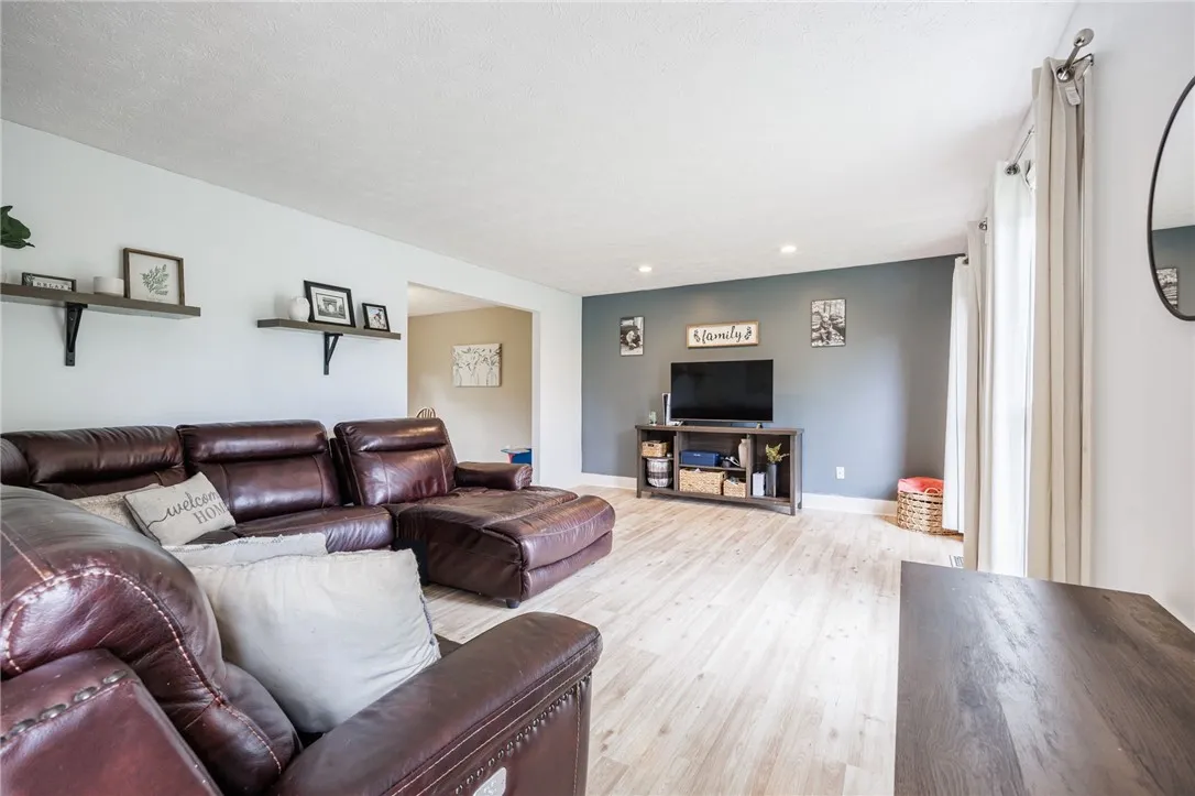 3366 Heather Brook Lane, Walworth, New York 14502, Walworth, New York 14502, 4 Bedrooms Bedrooms, 9 Rooms Rooms,1 BathroomBathrooms,Residential,Closed,3366 Heather Brook Lane, Walworth, New York 14502,0,R1631825