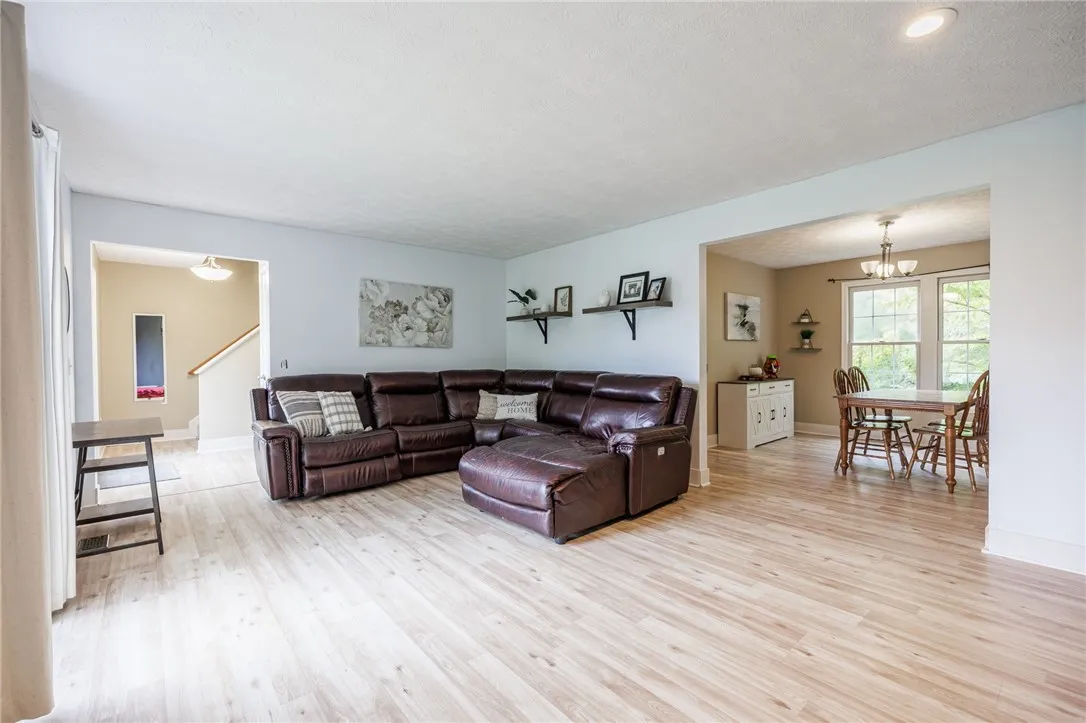 3366 Heather Brook Lane, Walworth, New York 14502, Walworth, New York 14502, 4 Bedrooms Bedrooms, 9 Rooms Rooms,1 BathroomBathrooms,Residential,Closed,3366 Heather Brook Lane, Walworth, New York 14502,0,R1631825