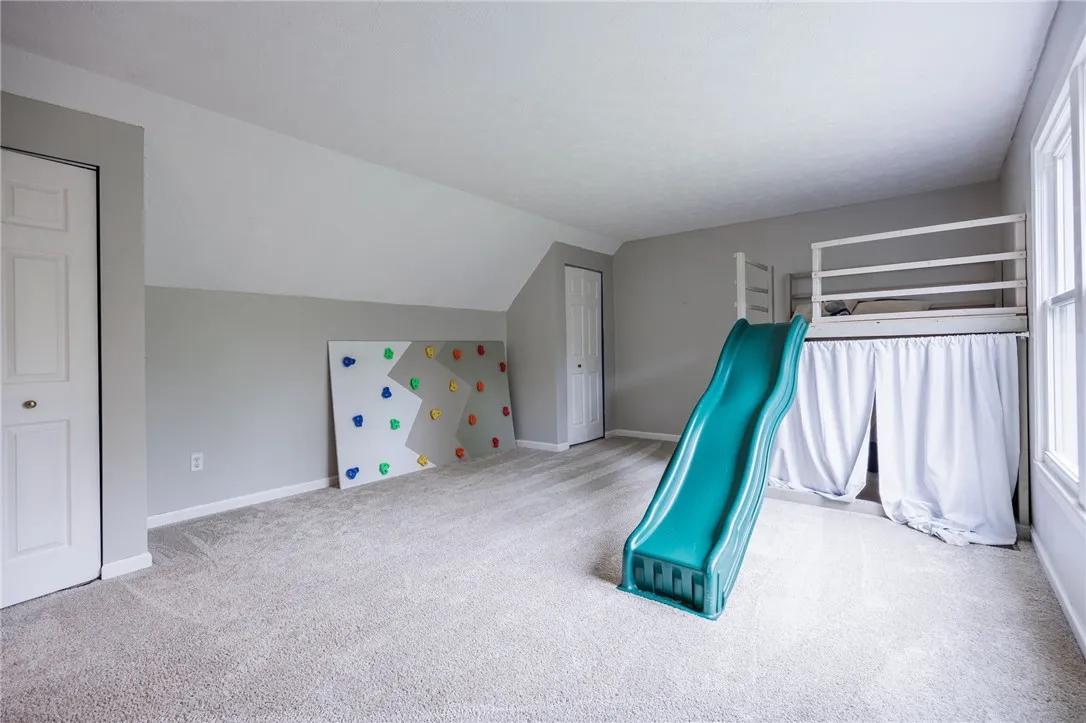 3366 Heather Brook Lane, Walworth, New York 14502, Walworth, New York 14502, 4 Bedrooms Bedrooms, 9 Rooms Rooms,1 BathroomBathrooms,Residential,Closed,3366 Heather Brook Lane, Walworth, New York 14502,0,R1631825